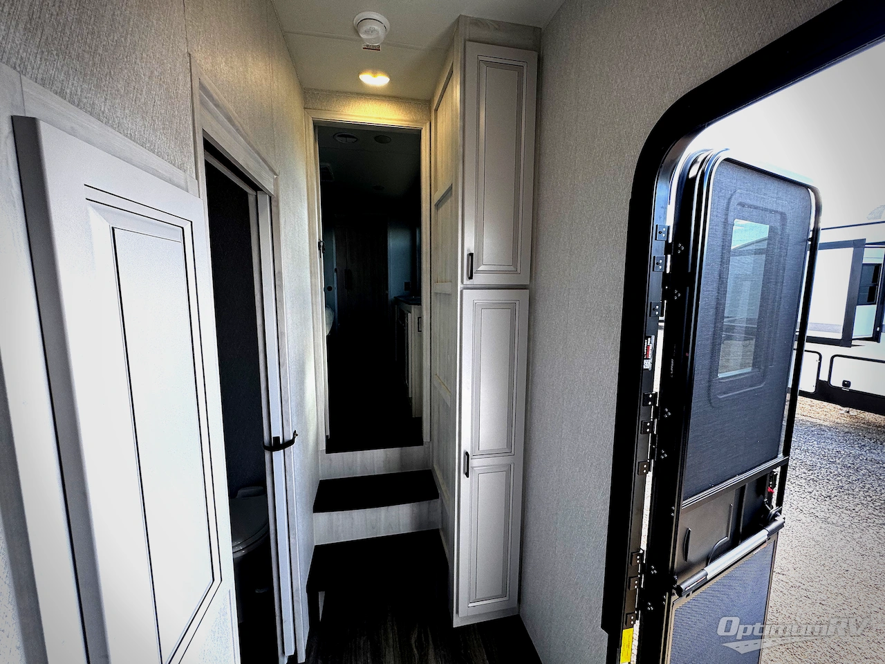 2026 East To West Ahara 395FB Photo 6