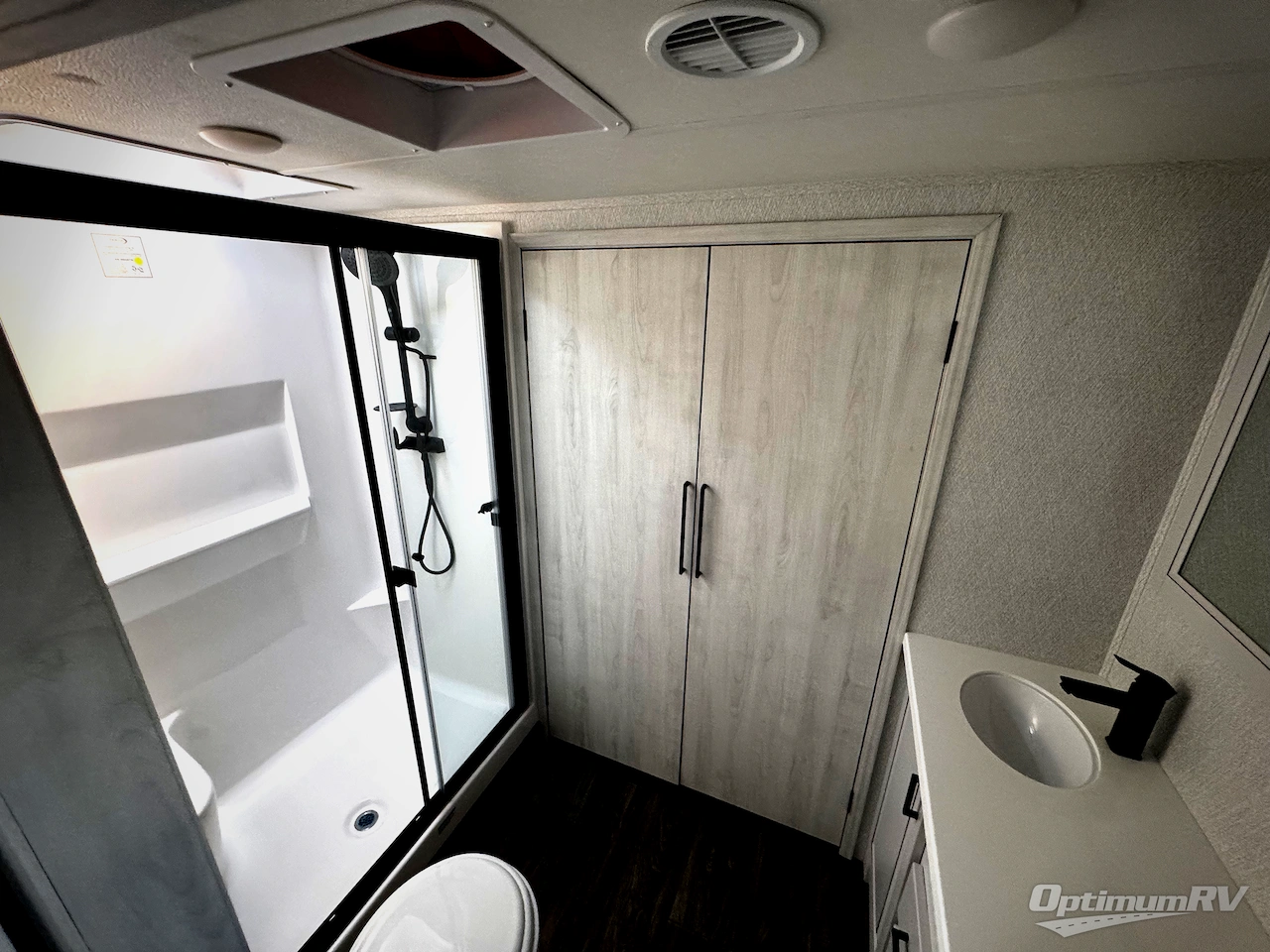 2026 East To West Ahara 395FB Photo 9