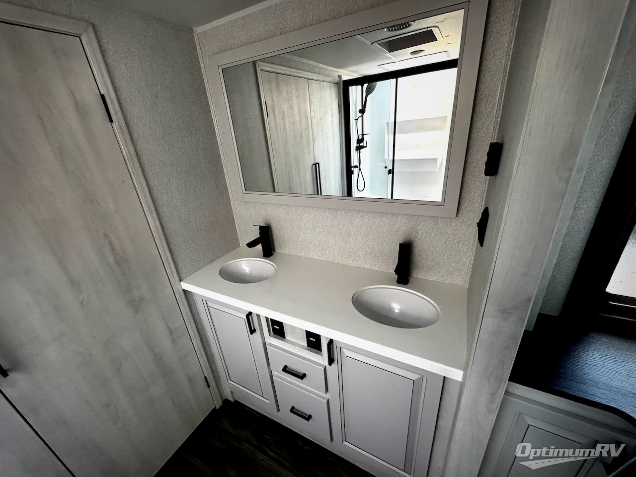 2026 East To West Ahara 395FB Photo 10