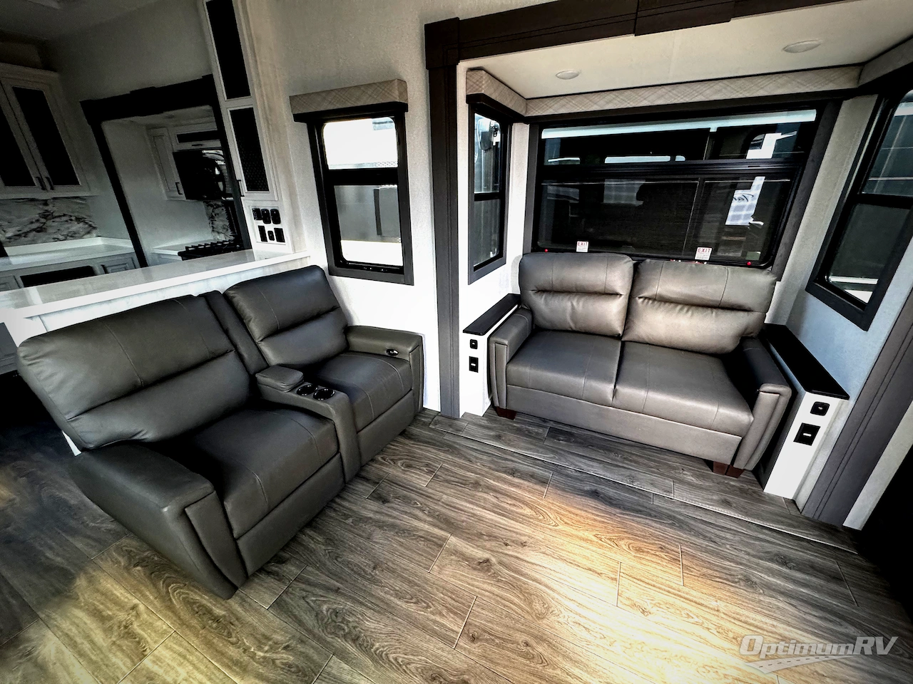 2026 East To West Ahara 395FB Photo 16