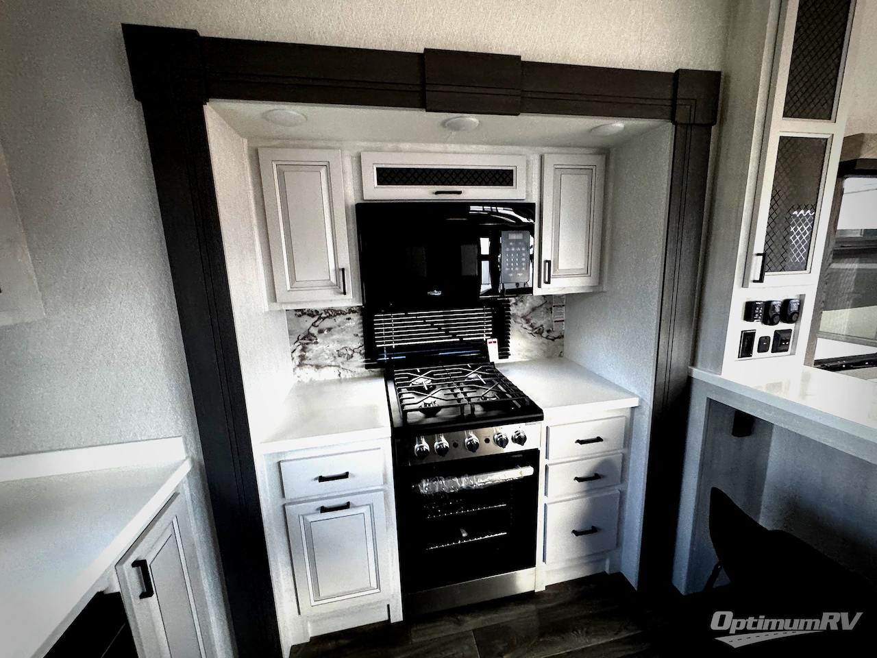 2026 East To West Ahara 395FB Photo 23