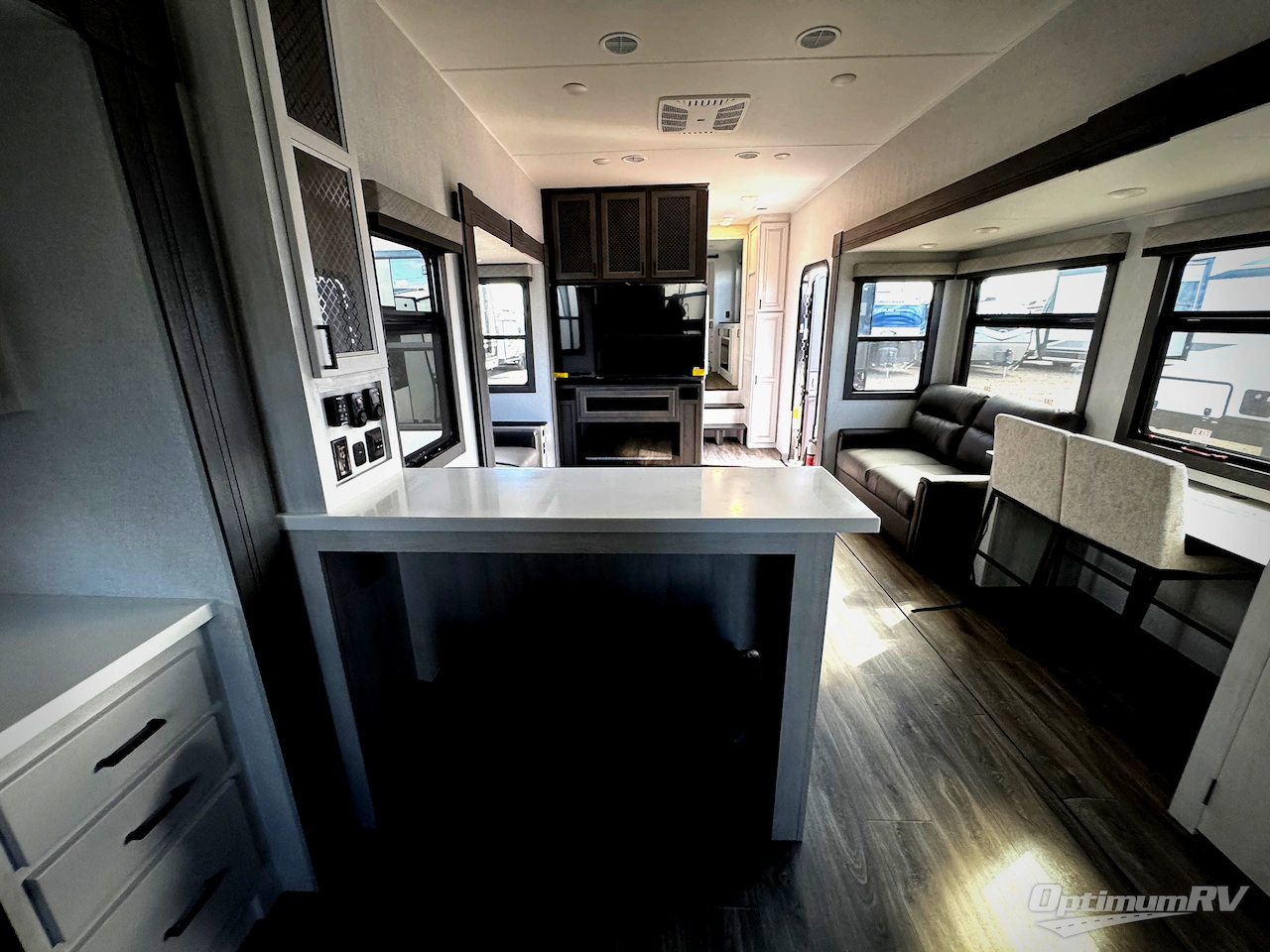 2026 East To West Ahara 395FB Photo 24