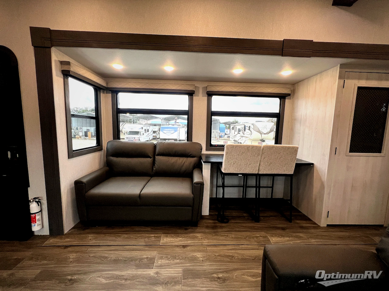 2026 East To West Ahara 395FB Photo 10