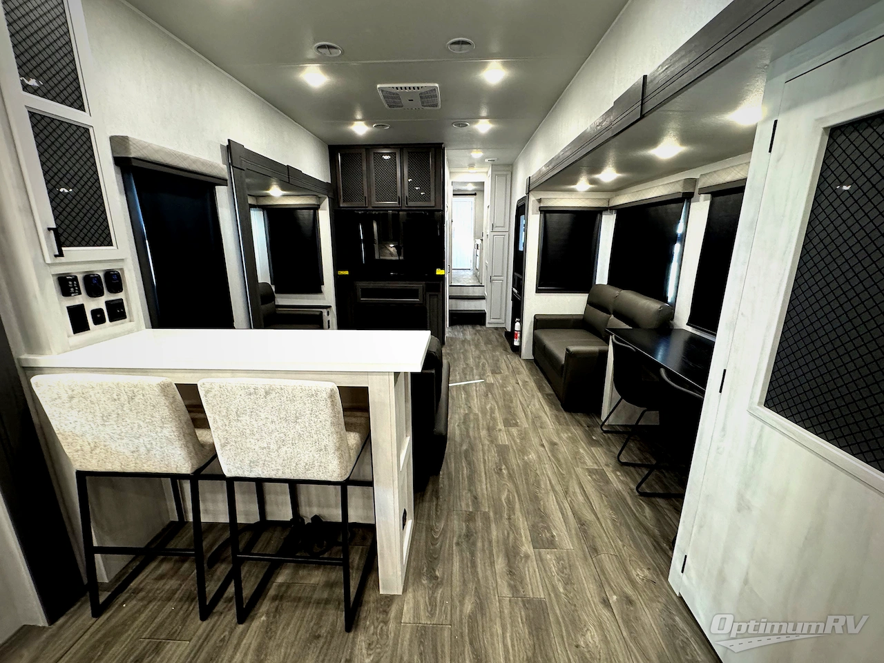 2026 East To West Ahara 395FB Photo 5