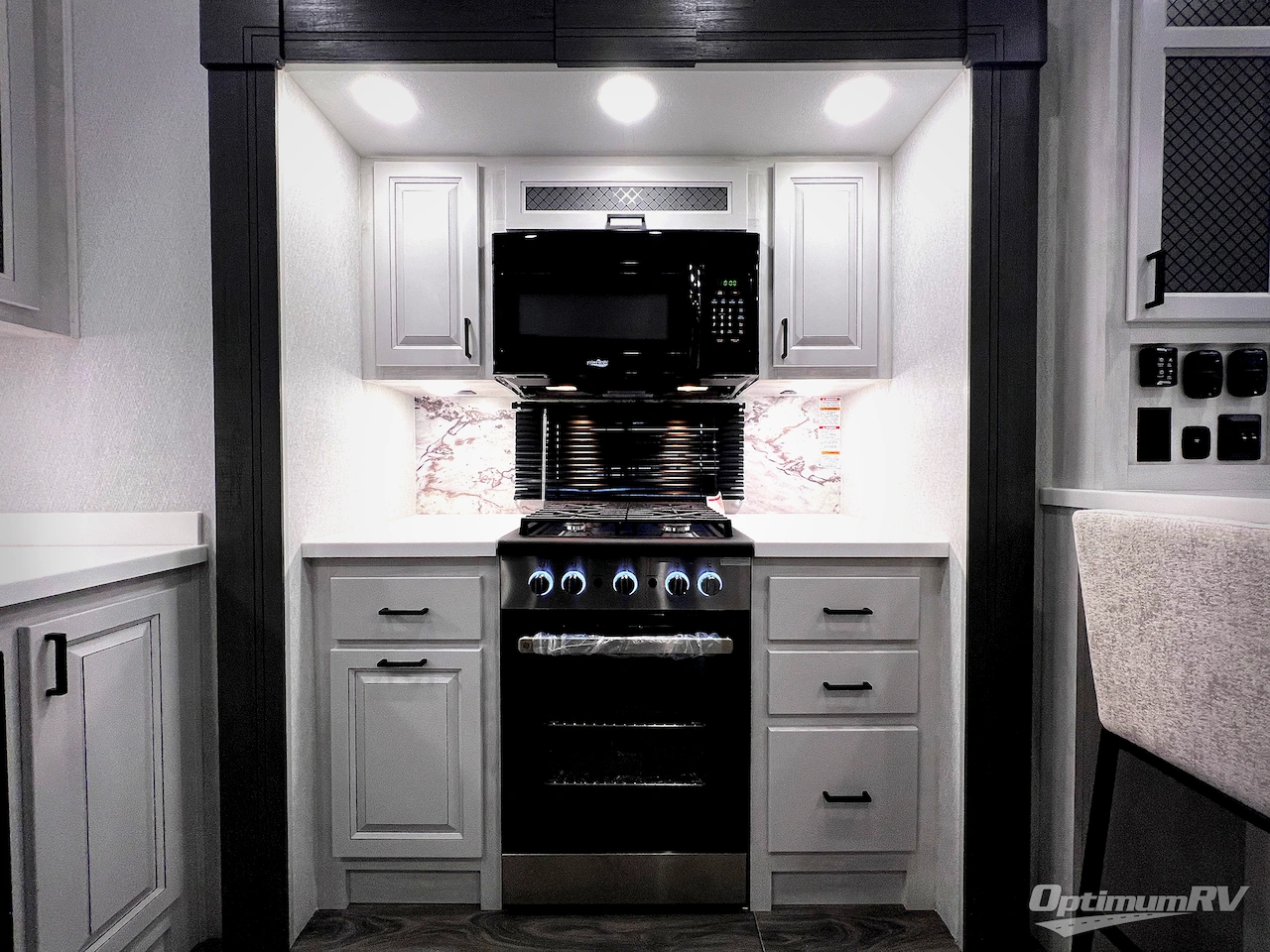 2026 East To West Ahara 395FB Photo 22