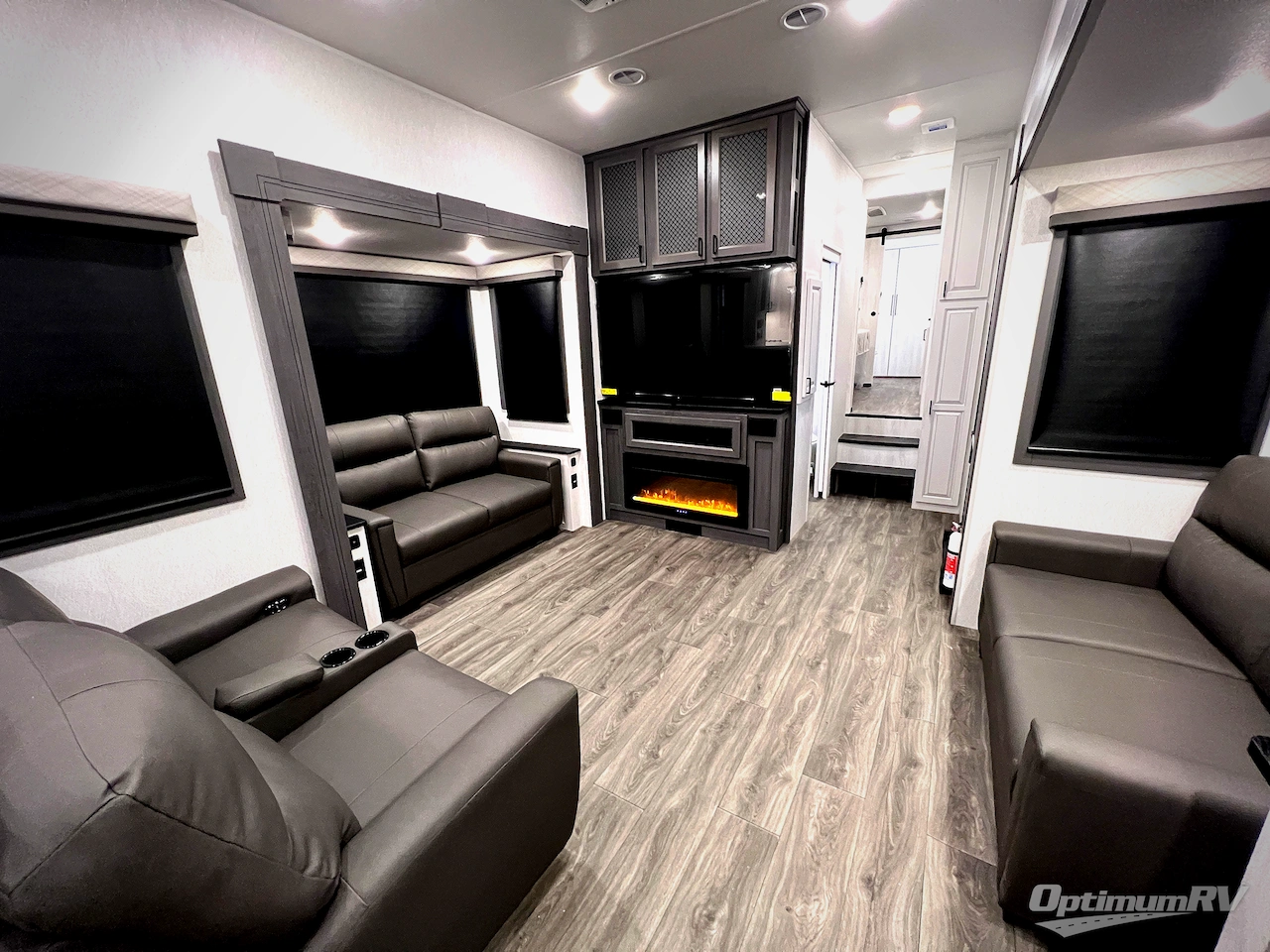 2026 East To West Ahara 395FB Photo 31