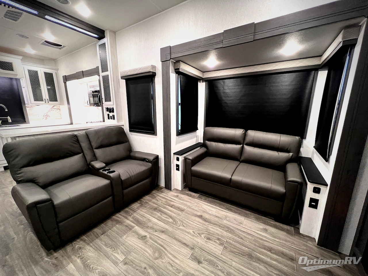 2026 East To West Ahara 395FB Photo 33