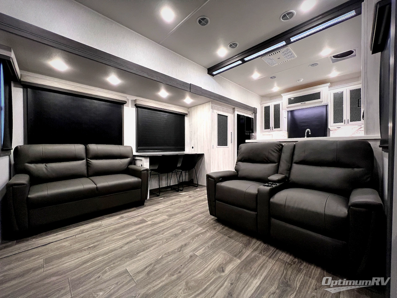 2026 East To West Ahara 395FB Photo 32