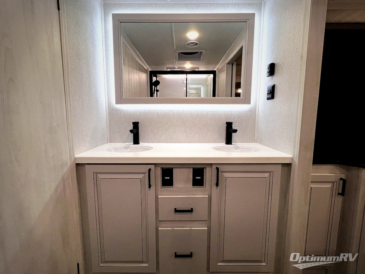 2026 East To West Ahara 395FB Photo 67