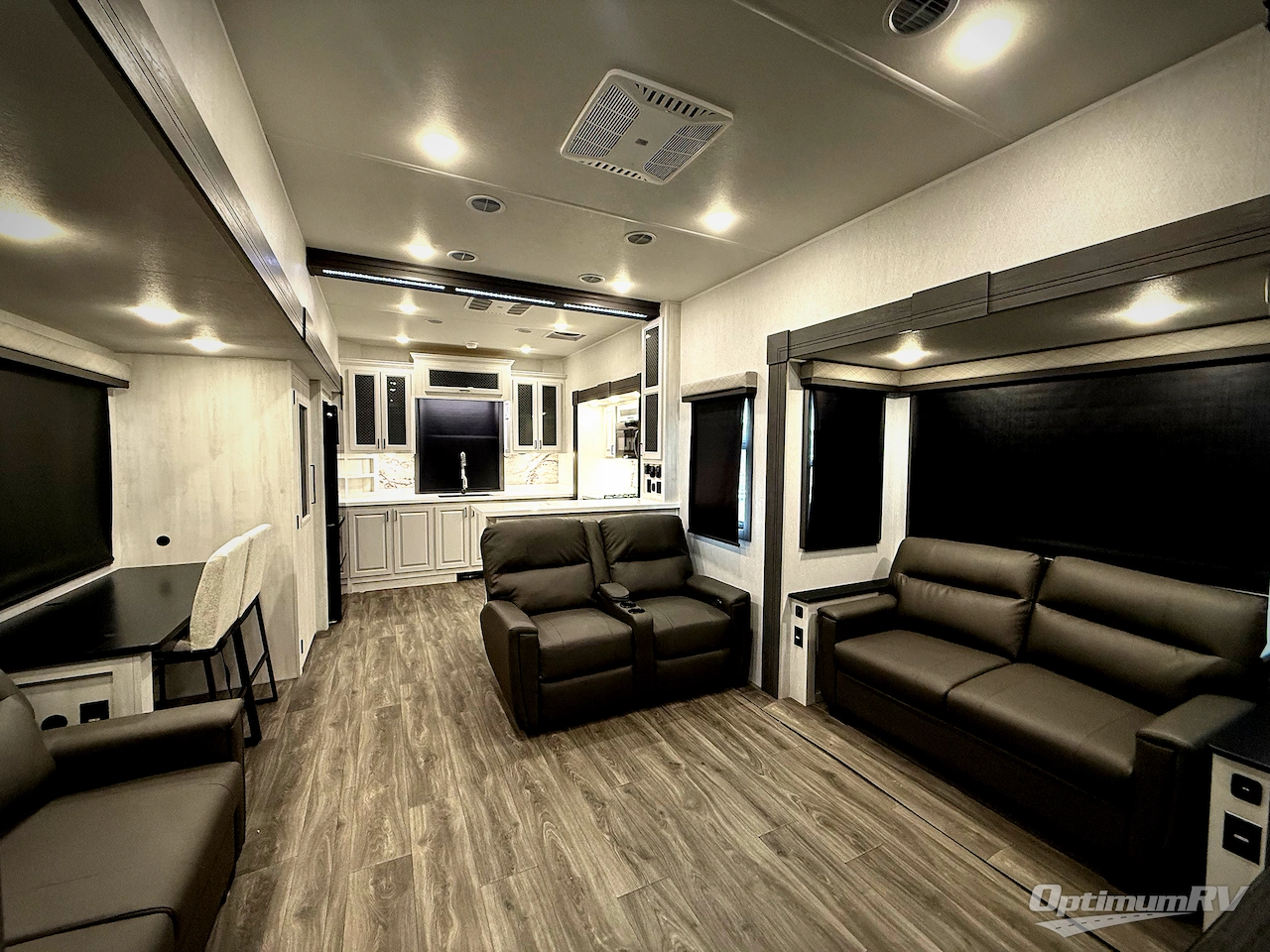 2026 East To West Ahara 395FB Photo 4