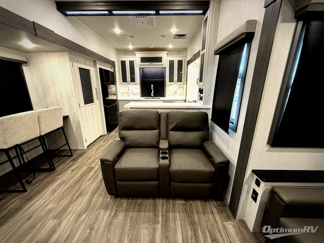 2026 East To West Ahara 395FB Photo 7