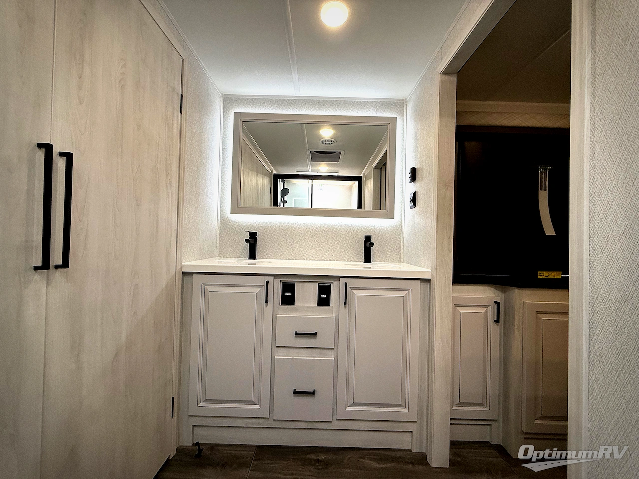 2026 East To West Ahara 395FB Photo 25