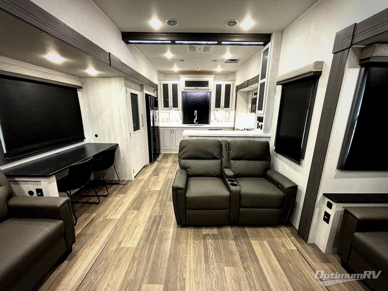 2026 East To West Ahara 395FB Photo 4