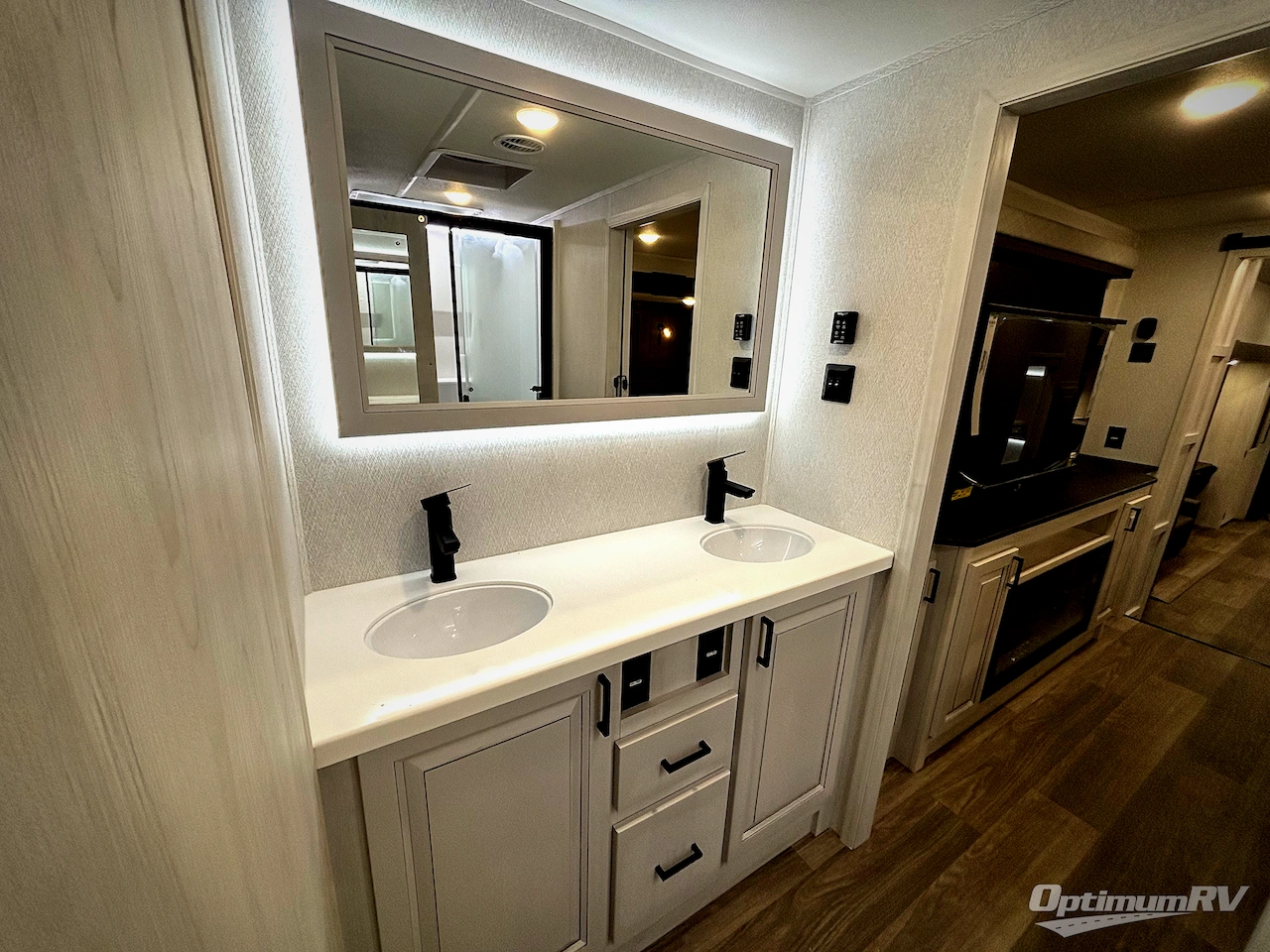 2026 East To West Ahara 395FB Photo 10