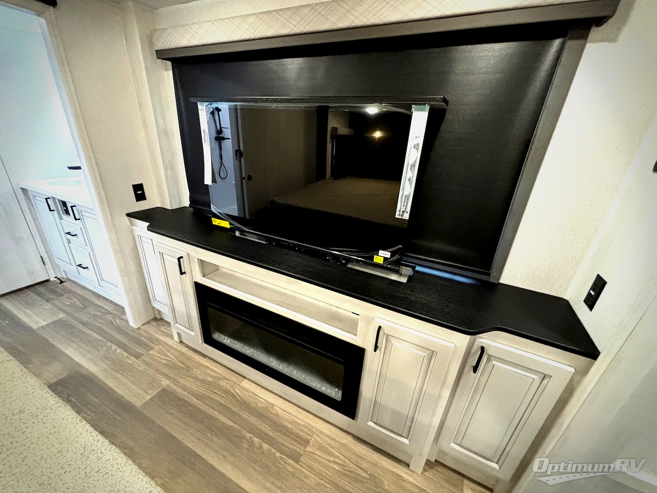 2026 East To West Ahara 395FB Photo 14