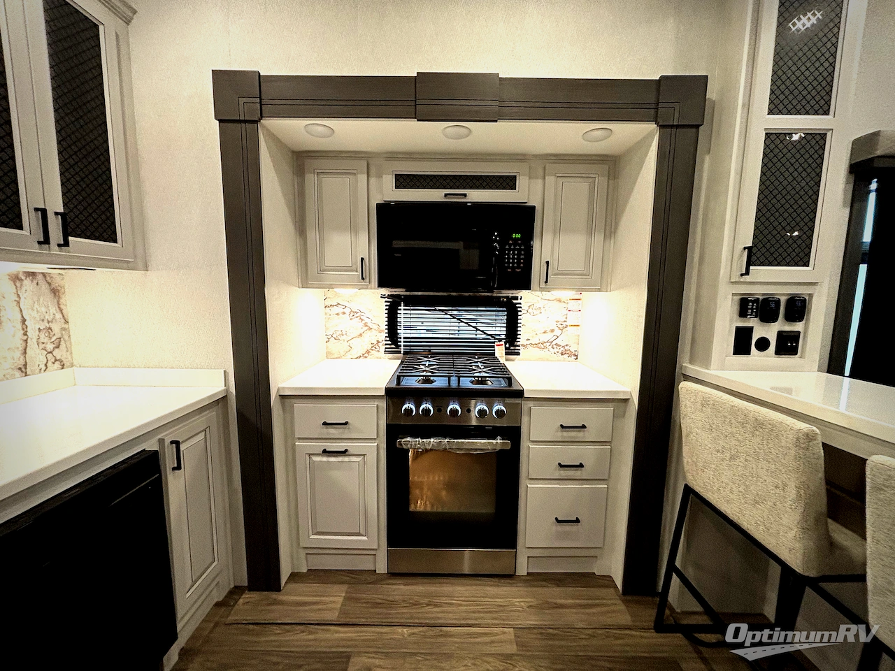 2026 East To West Ahara 395FB Photo 25