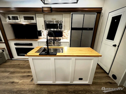 2022 Prime Time Crusader 335RLP RV Photo 2