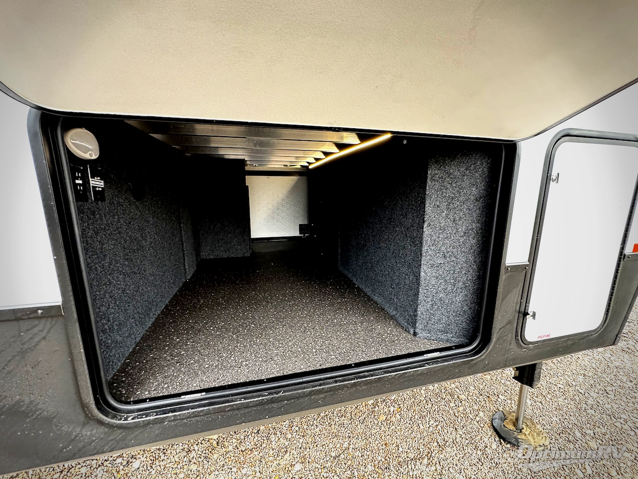 2026 East To West Ahara 395FB Photo 2