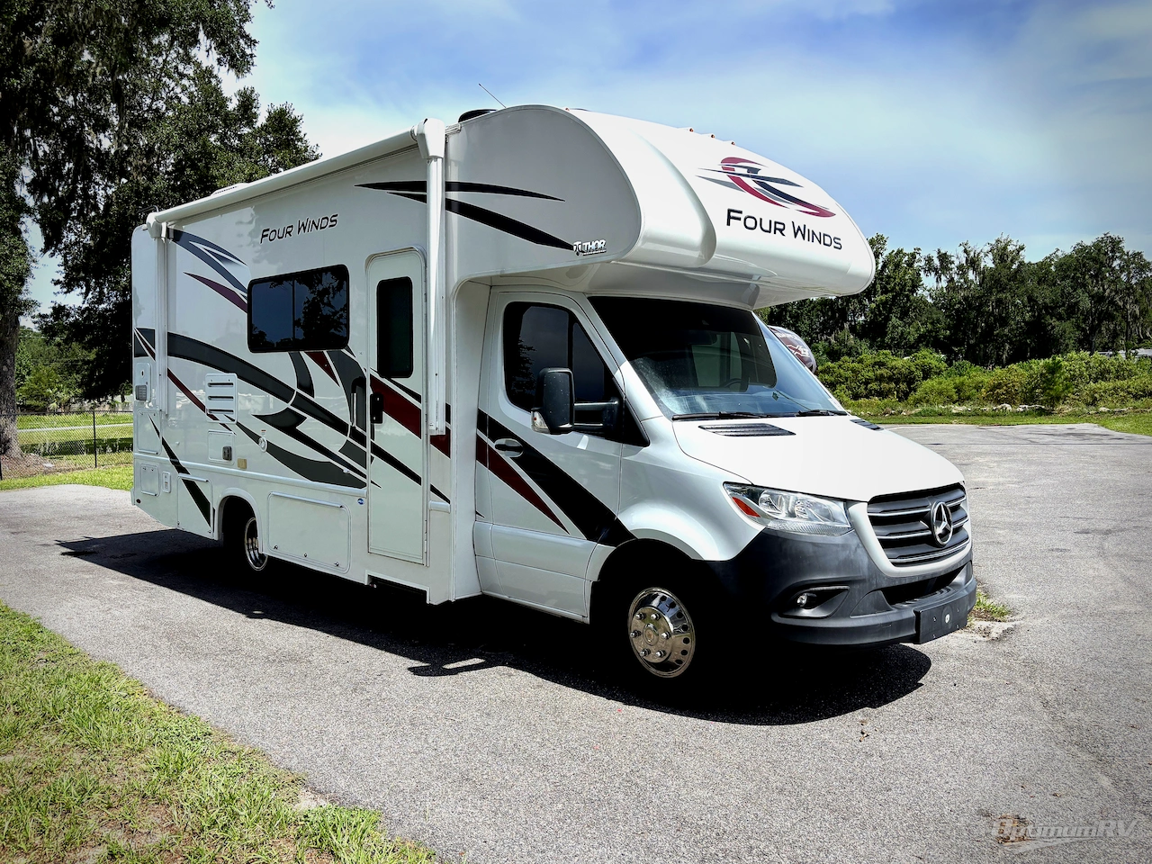 2023 Thor Four Winds 24LT Photo 1