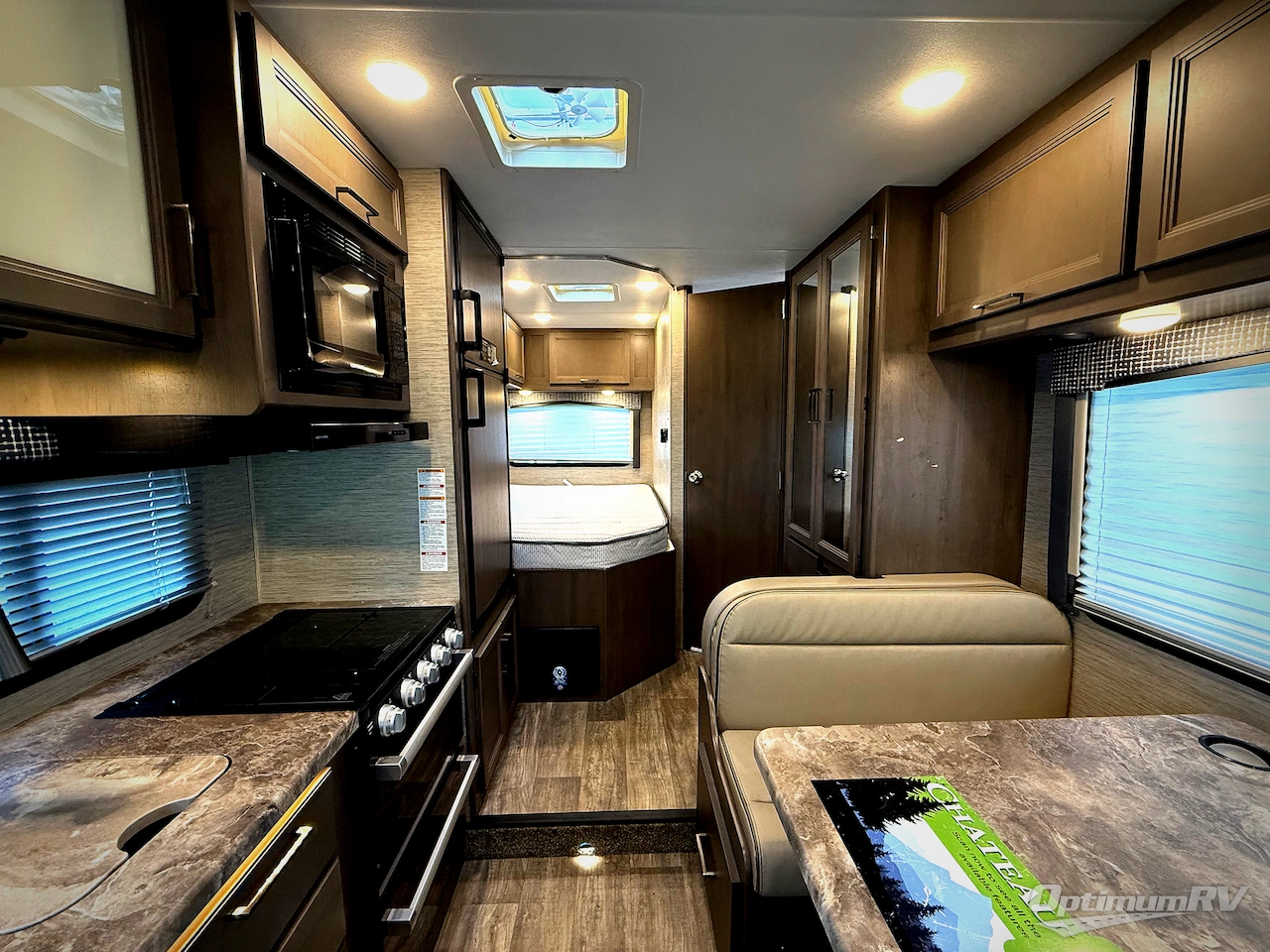 2023 Thor Chateau 22E Photo 4