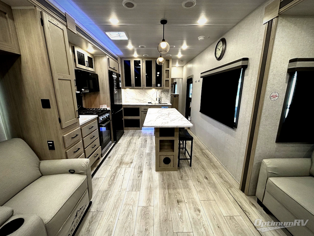 2025 East To West Alta 3250KXT Photo 4