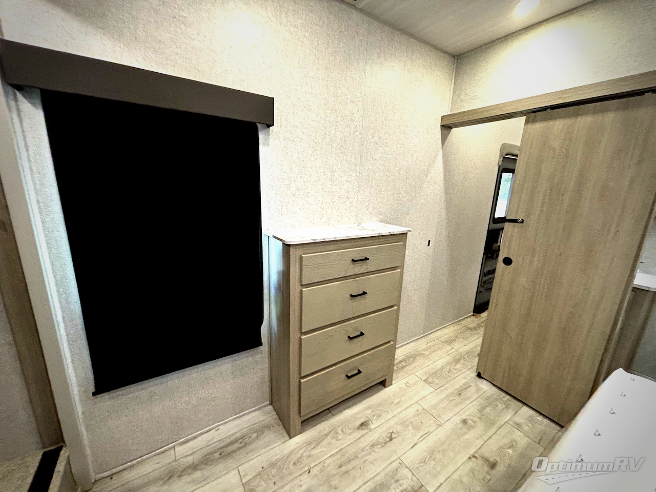 2025 East To West Alta 3250KXT Photo 11