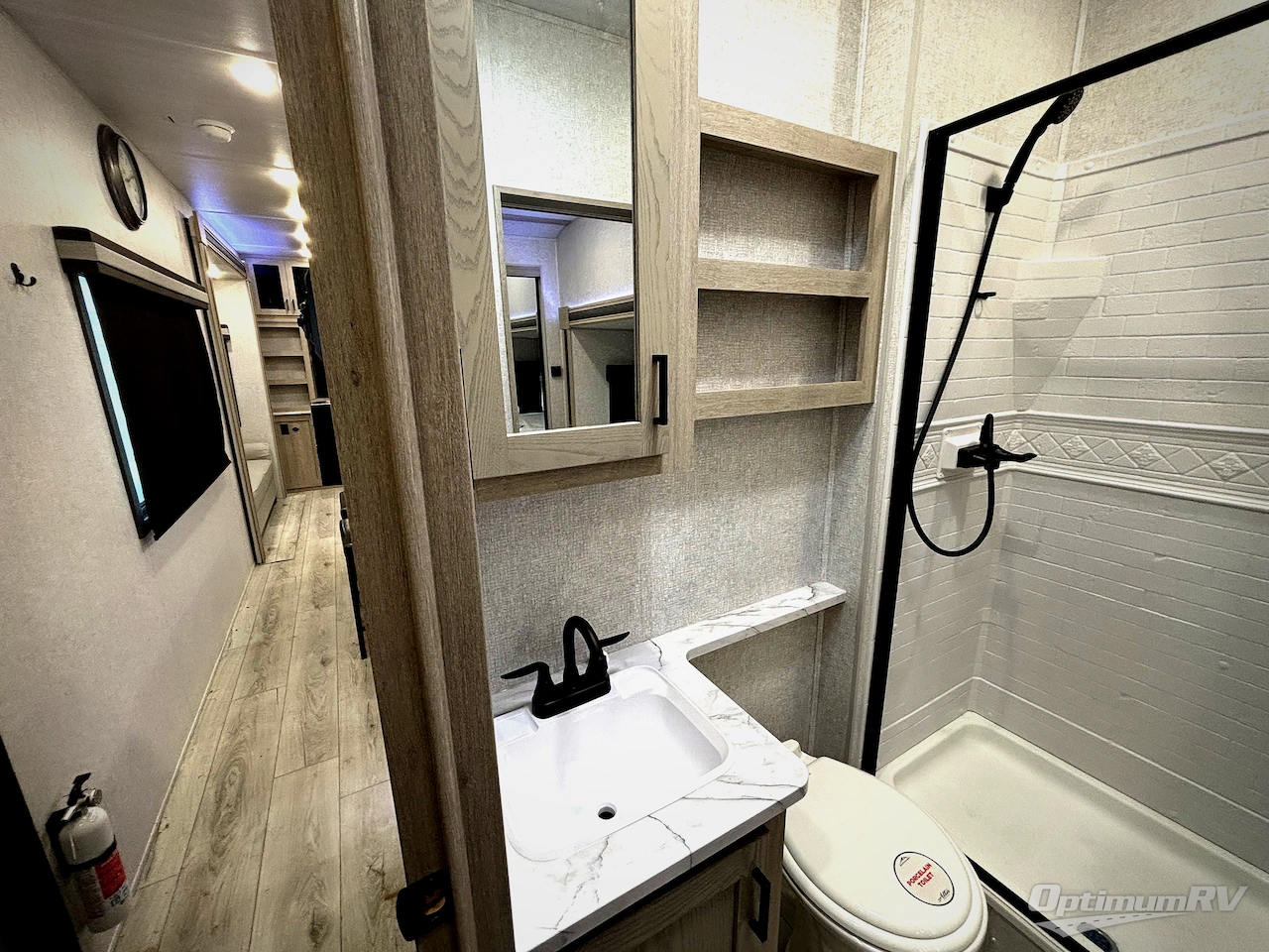 2025 East To West Alta 3250KXT Photo 13