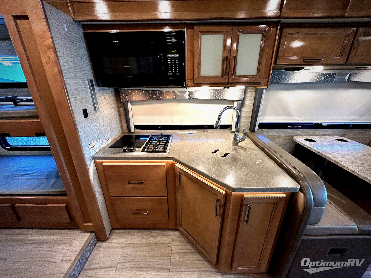 2021 Thor Quantum LF31 Photo 6
