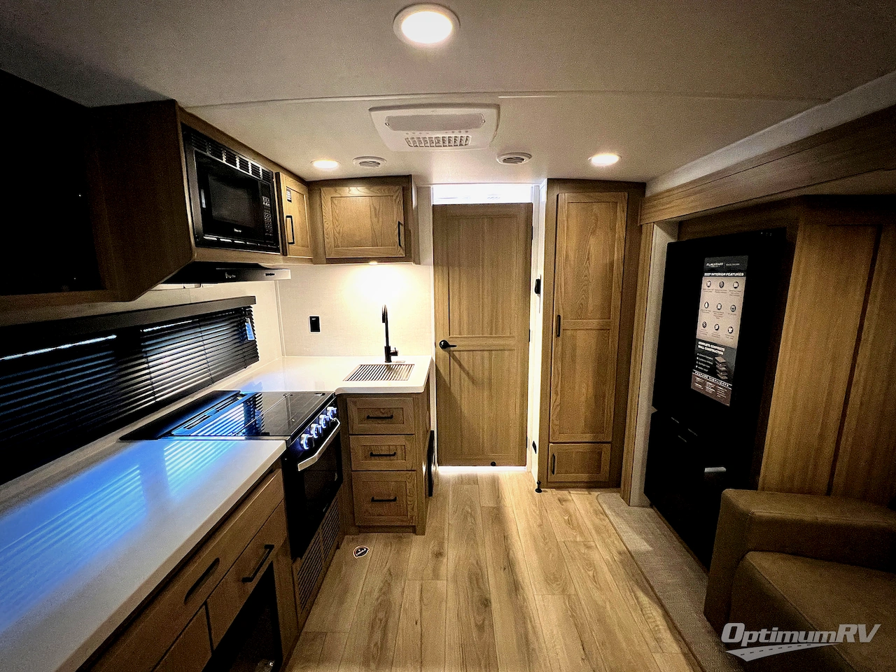 2027 Forest River Flagstaff Micro Lite 22LKS Photo 4