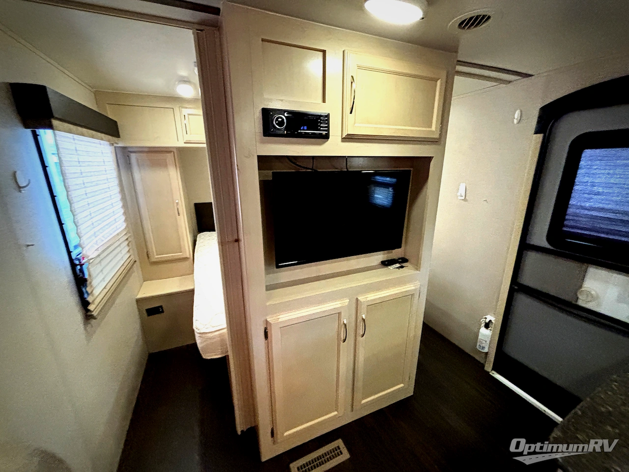2019 Winnebago Towables Minnie 2455BHS Photo 8