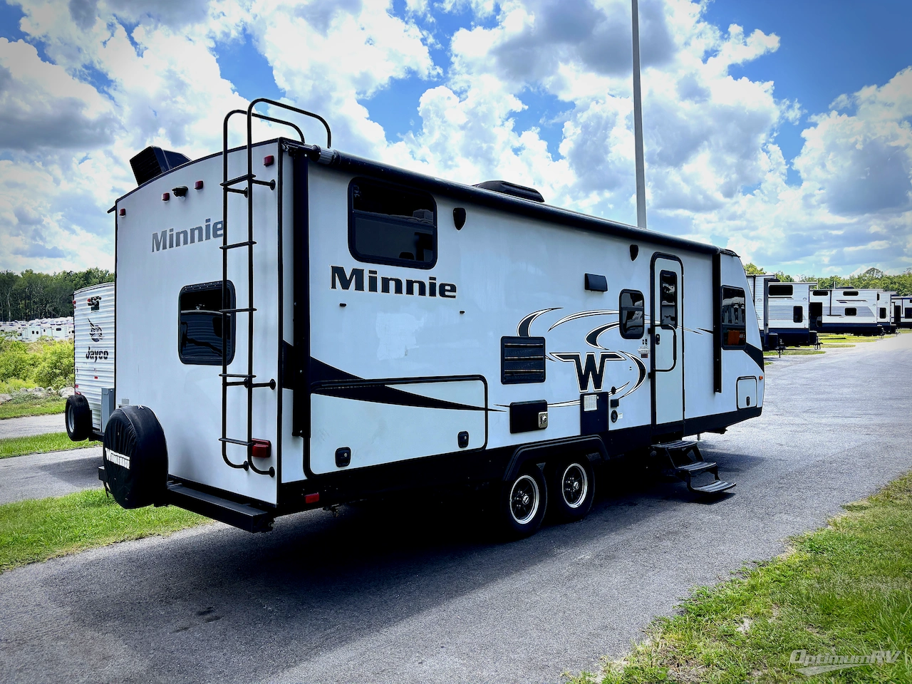 2019 Winnebago Towables Minnie 2455BHS Photo 2