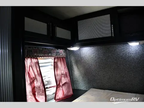 2005 Fleetwood Gearbox 300FS RV Photo 4