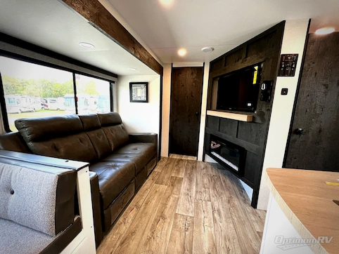 2026 Venture Sienna SA251VRB RV Photo 2