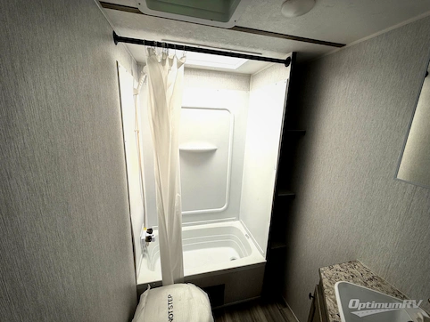 2026 Sunset Park Sun Lite LTD 21DB RV Photo 4