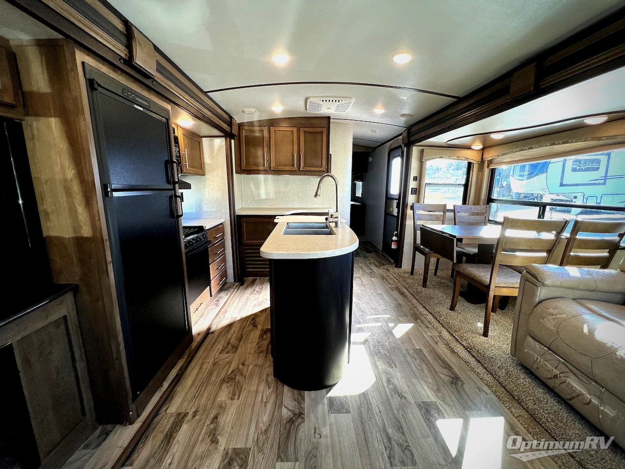 2018 Keystone Cougar Half-Ton Series 32RLI Photo 5