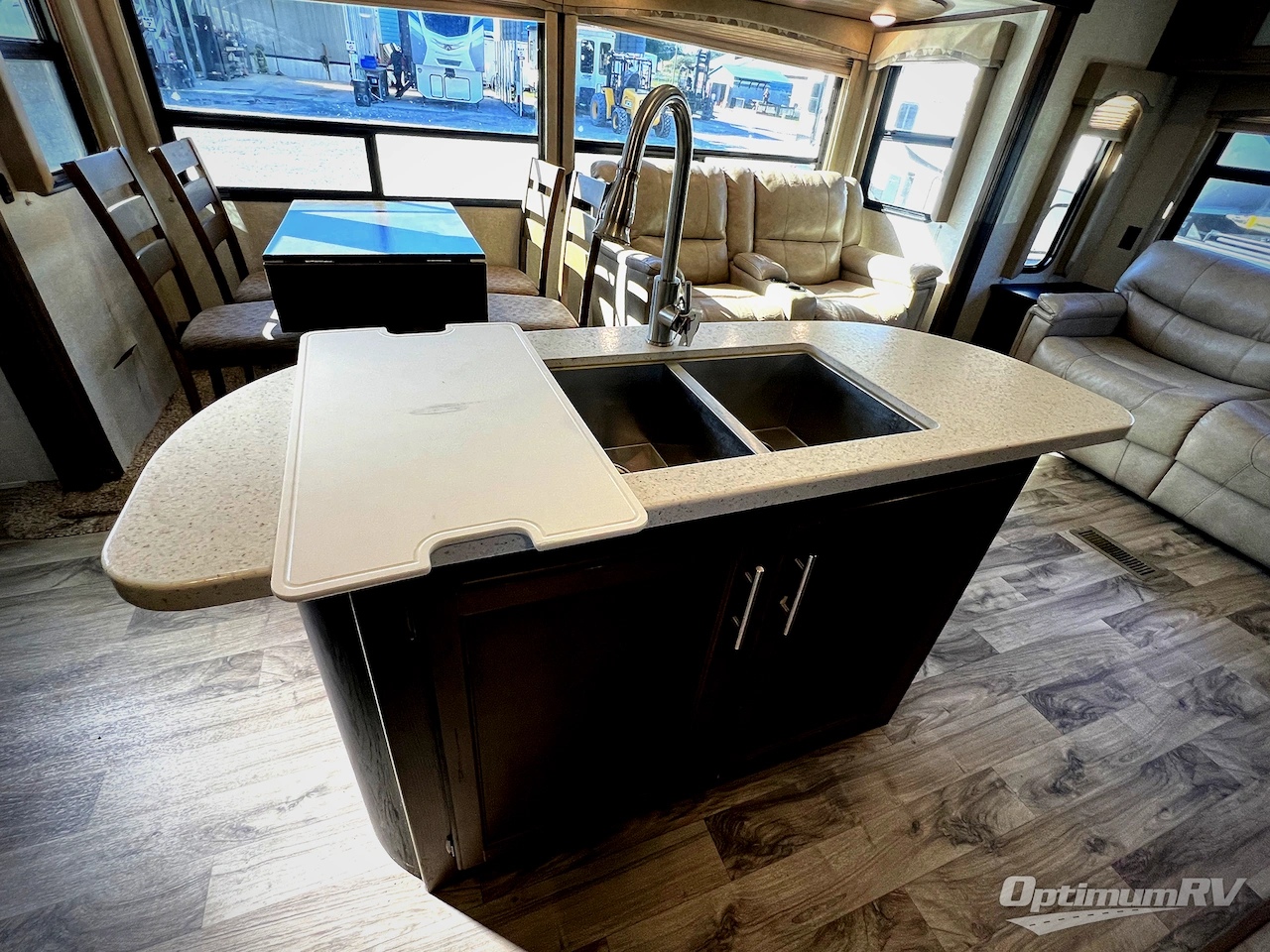 2018 Keystone Cougar Half-Ton Series 32RLI Photo 12