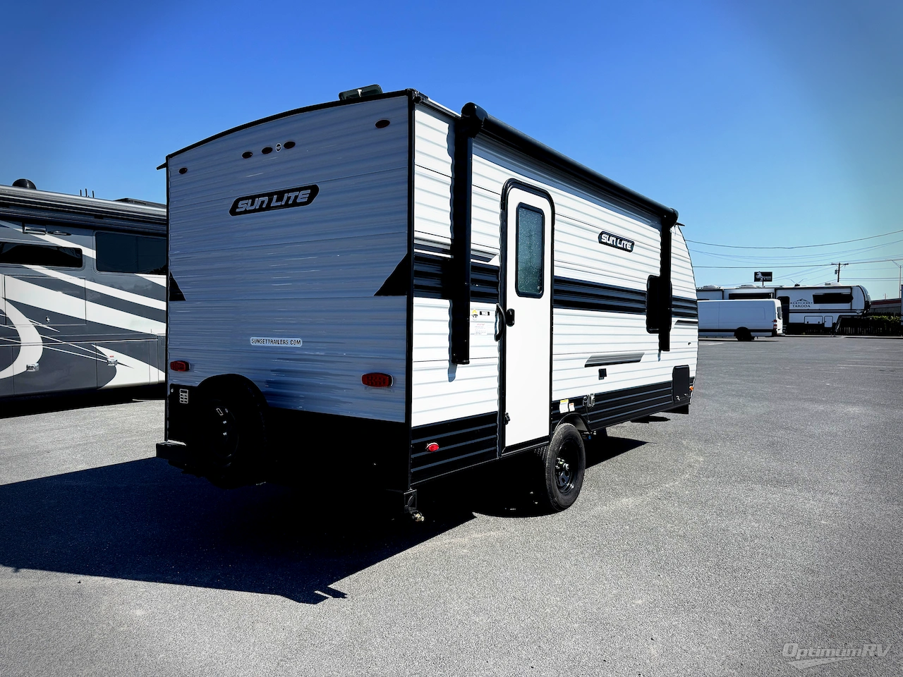 2026 Sunset Park Sun Lite LTD 19RB Photo 2
