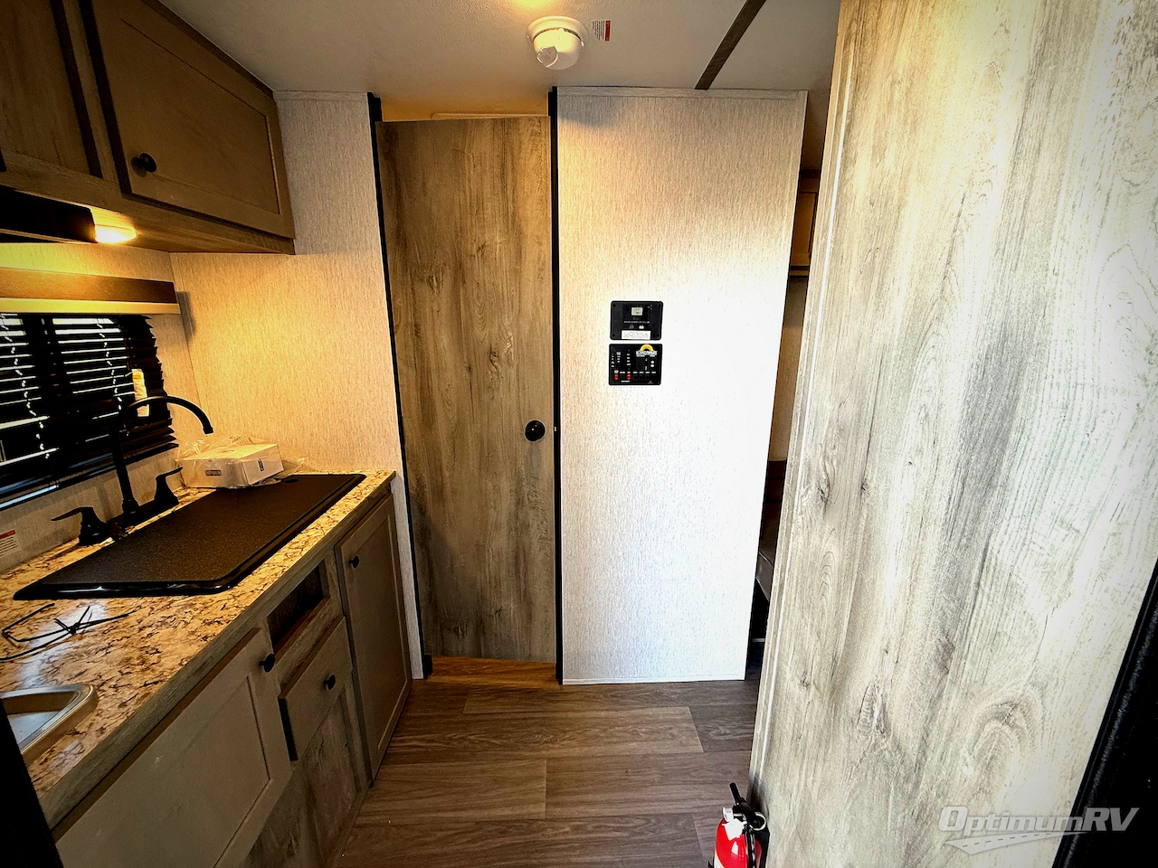 2026 Sunset Park Sun Lite LTD 19RK Photo 4