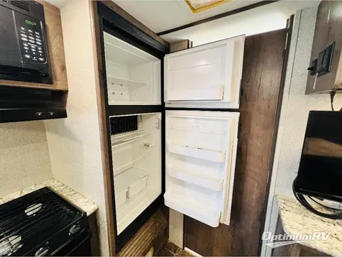 2019 Keystone Passport 199ML Express RV Photo 4