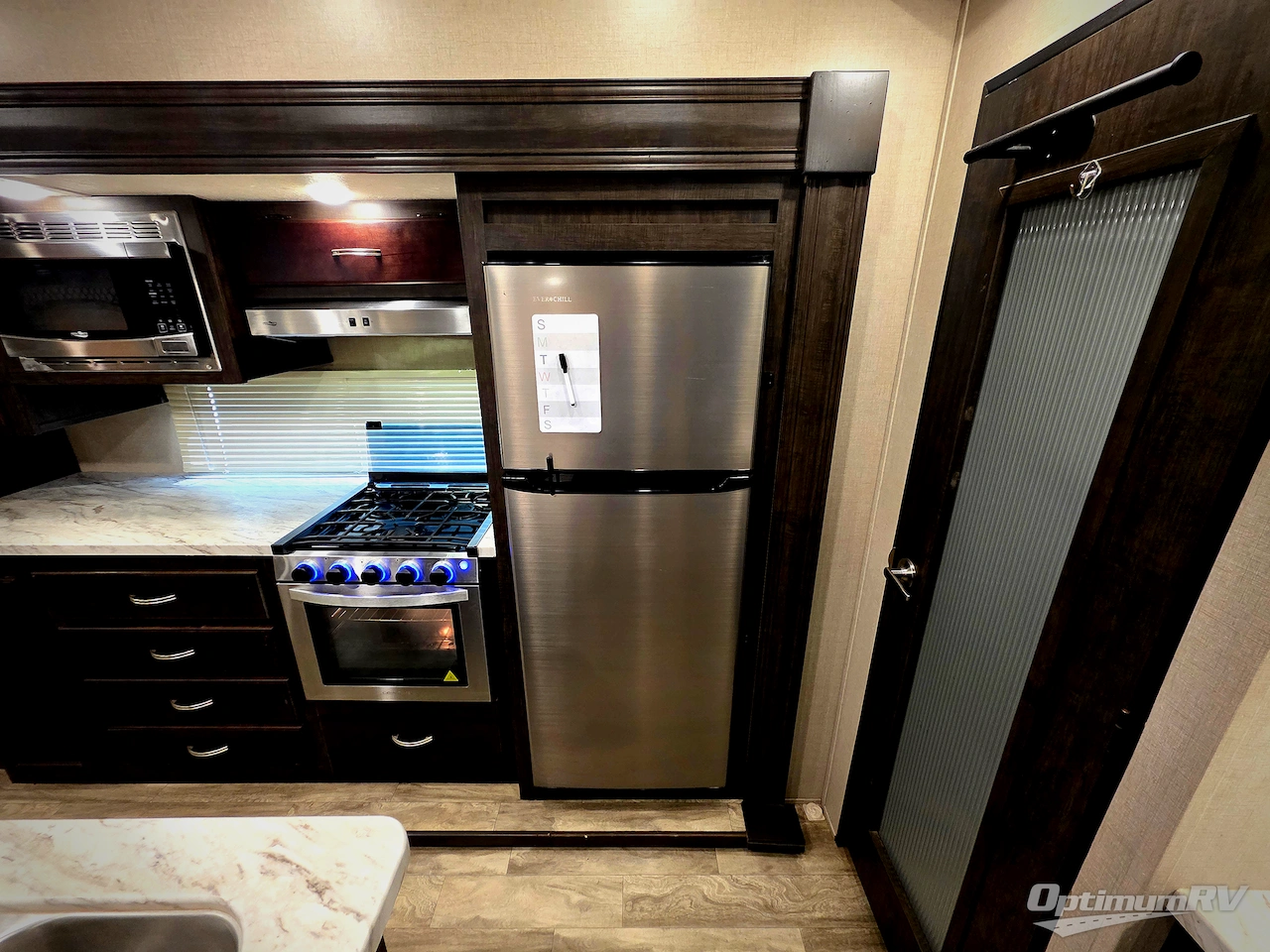 2020 Shasta Phoenix Lite 30RLS Photo 9