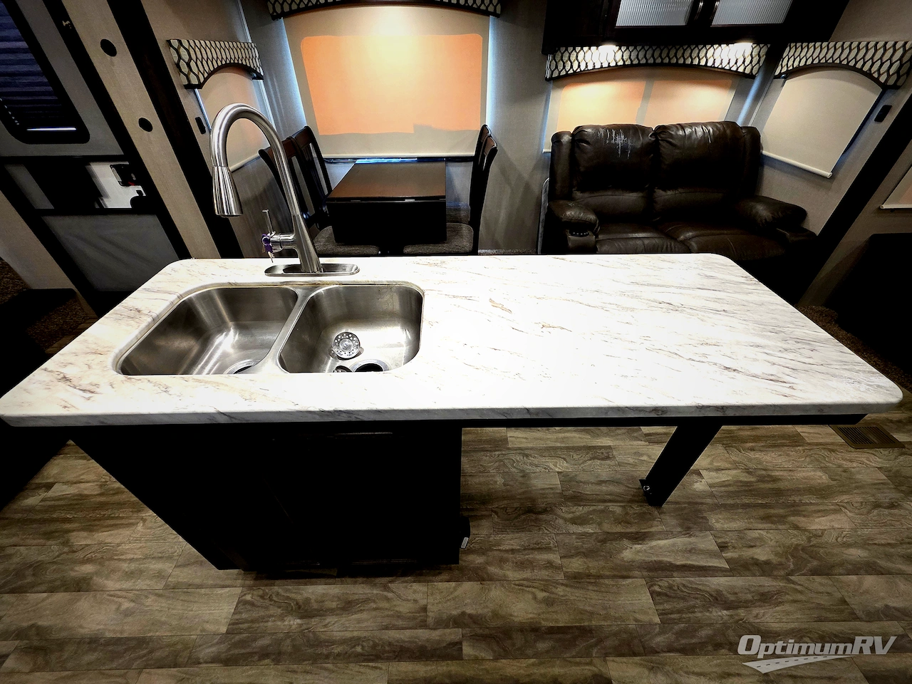 2020 Shasta Phoenix Lite 30RLS Photo 11