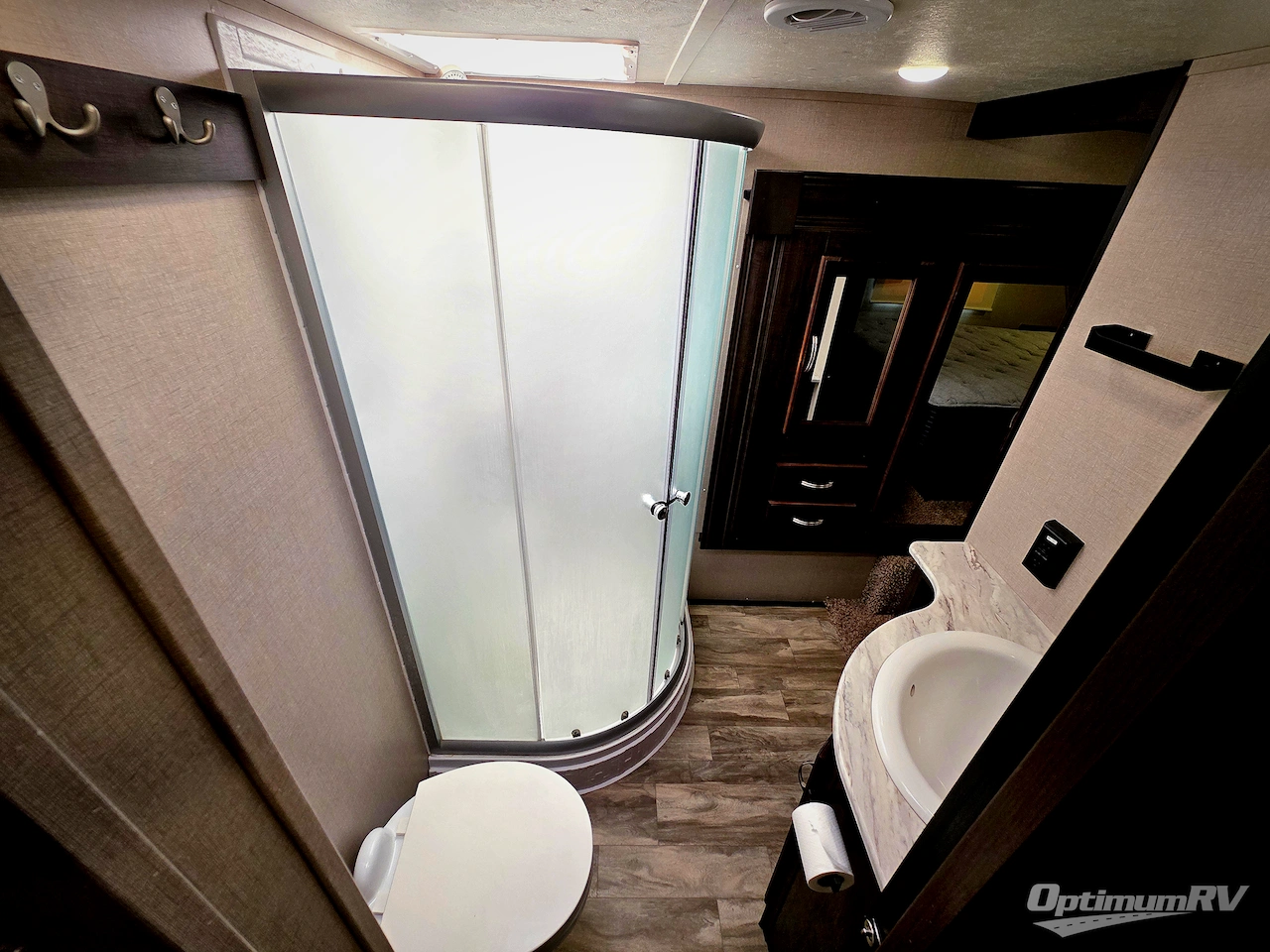 2020 Shasta Phoenix Lite 30RLS Photo 12
