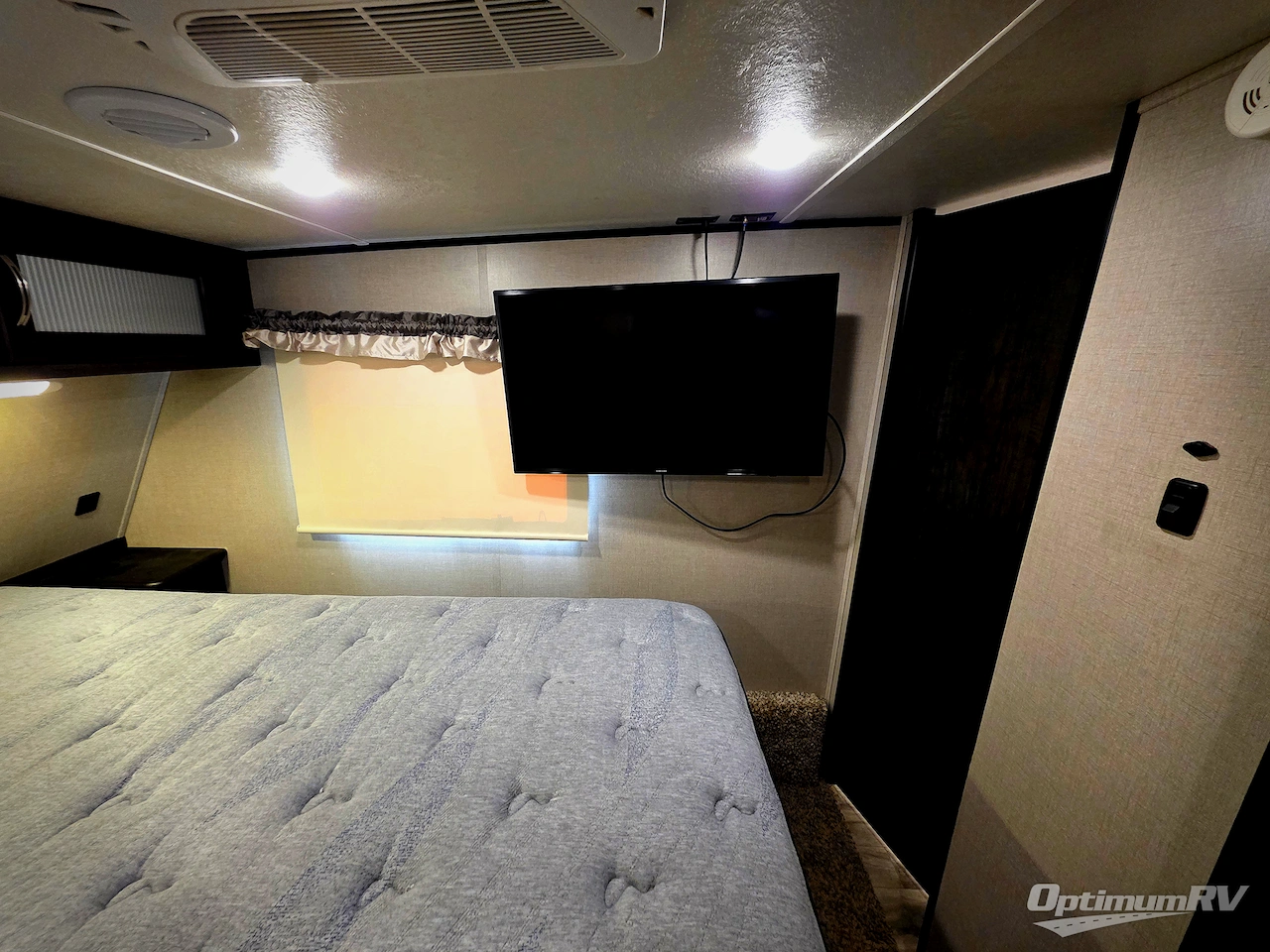 2020 Shasta Phoenix Lite 30RLS Photo 17