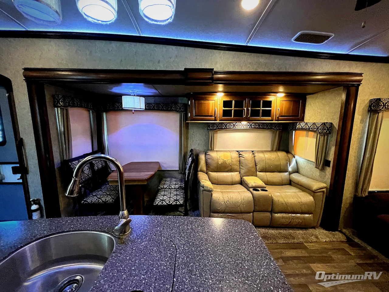 2017 Keystone Montana 3721RL Photo 12