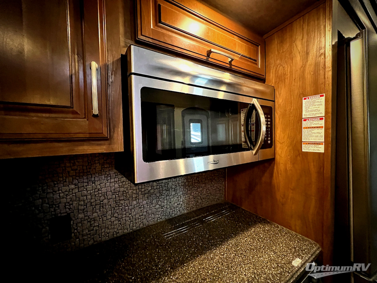 2017 Keystone Montana 3721RL Photo 7