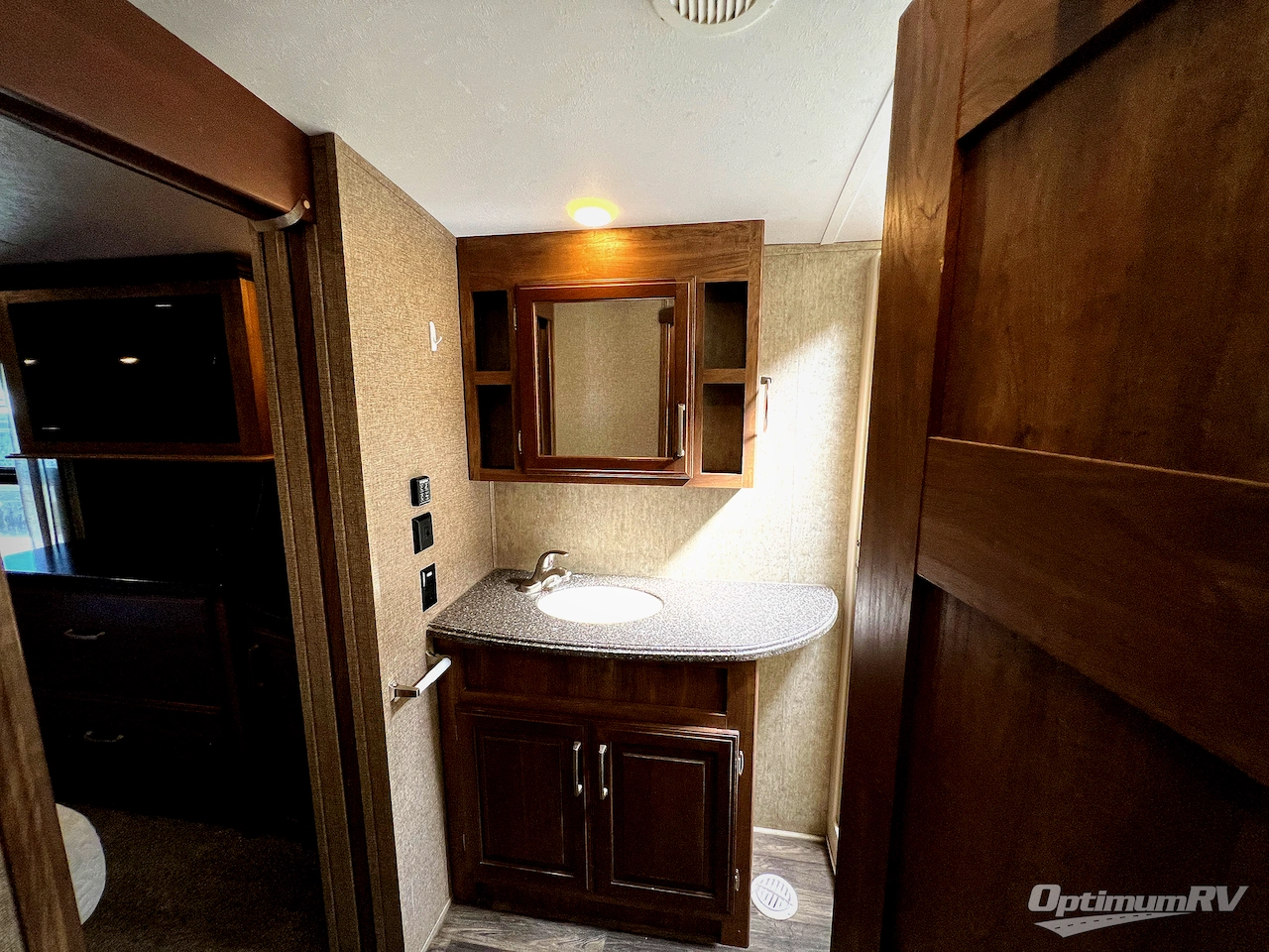 2017 Keystone Montana 3721RL Photo 16