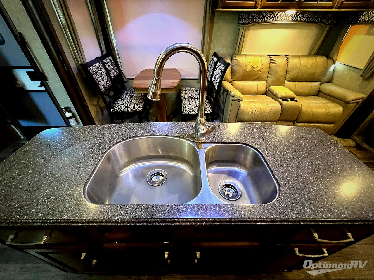 2017 Keystone Montana 3721RL Photo 10