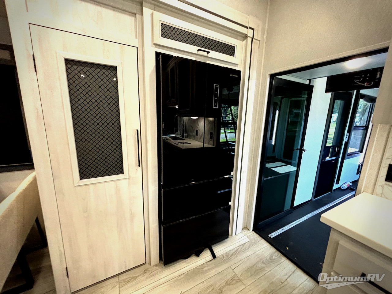 2025 East To West Takoda 399TH Photo 19