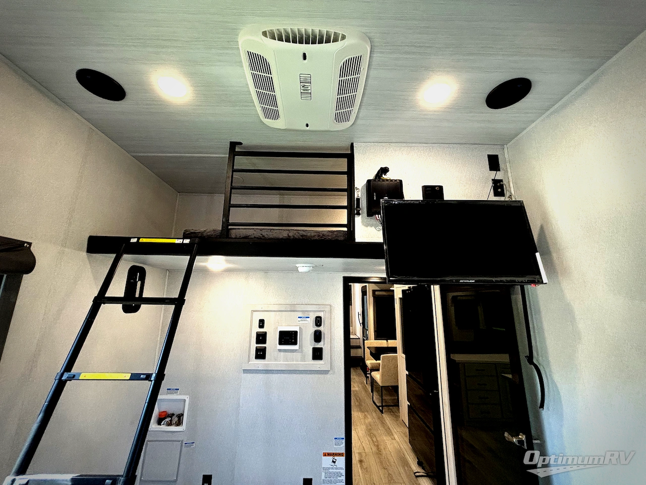 2025 East To West Takoda 399TH Photo 23