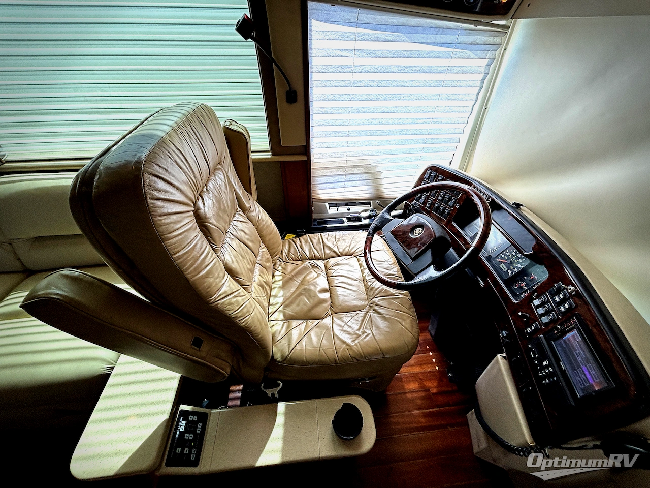 2001 Country Coach Prevost ROYAL Photo 7